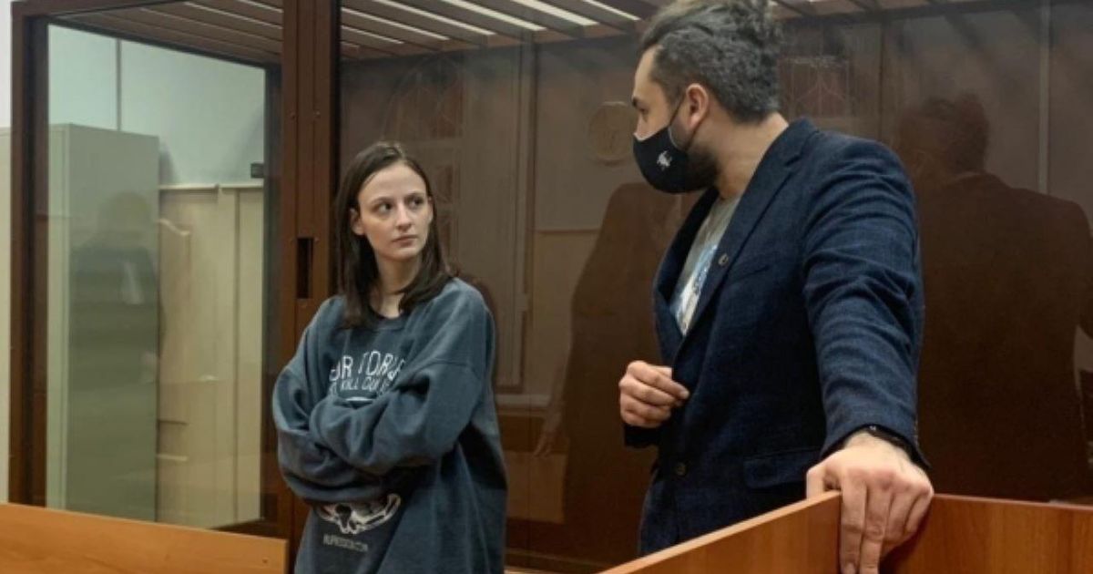 Суд заочно арестовал бывшую участницу Pussy Riot Люсю Штейн