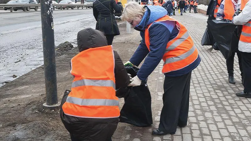 К 1 мая дороги в Подмосковье очистят от сезонного мусора