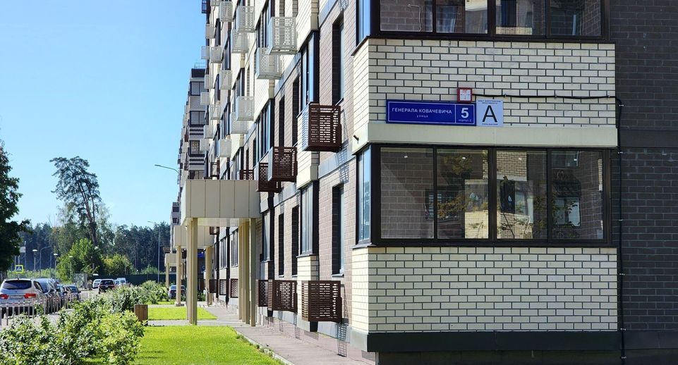 Жителям аварийных домов Подмосковья напомнили о сертификатах на новые квартиры