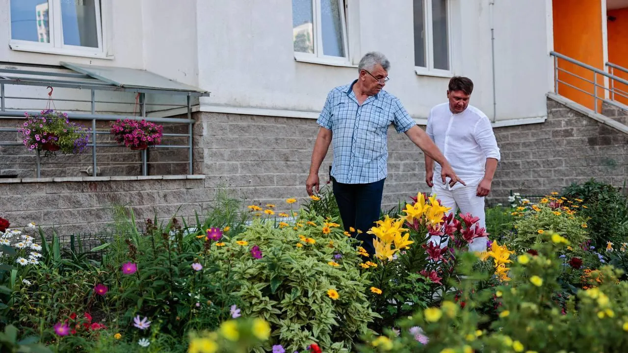 Участники конкурса «Мытищинская палитра» создают цветочные композиции