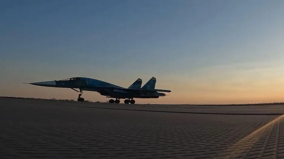 Экипажи Су-34 нанесли удар по позициям ВСУ на Южно-Донецком направлении неуправляемыми авиабомбами ОДАБ-500