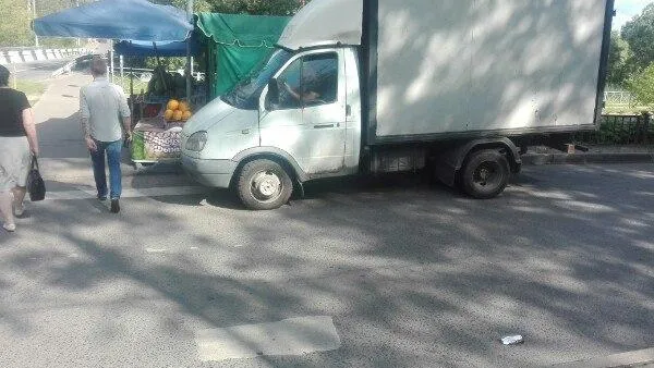 Торговцы арбузами и дынями закрыли обзор дороги водителям в Мытищах