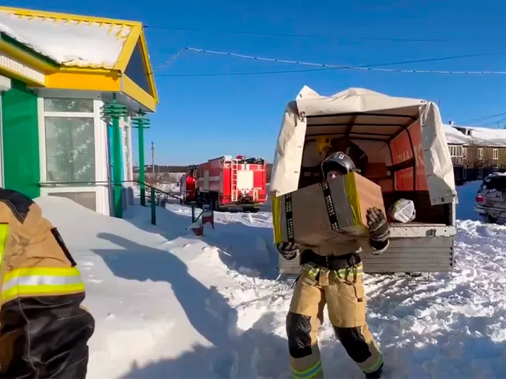 «В каждом регионе были на связи»: МЧС помогло добровольцам доставить в зону СВО полезный груз
