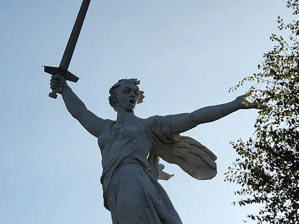 В голове монумента «Родина-мать зовет!» нашли труп ректора московской академии: что известно о происшествии