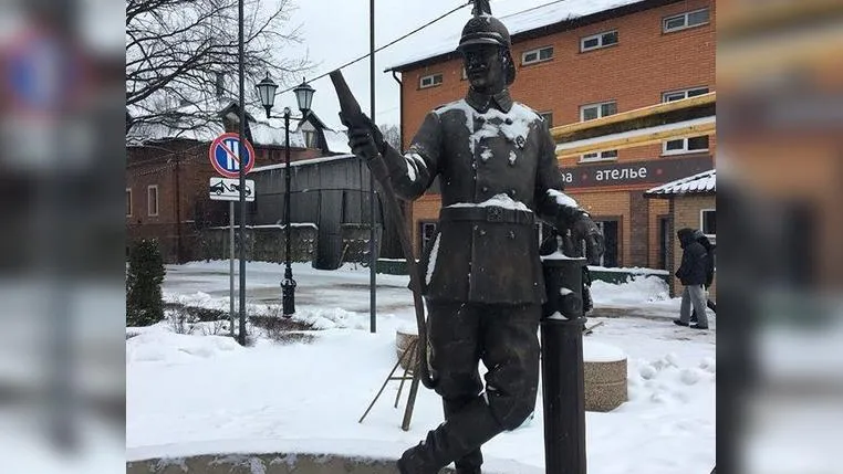 «Вальяжный пожарный» возмутил жителей Сергиева Посада