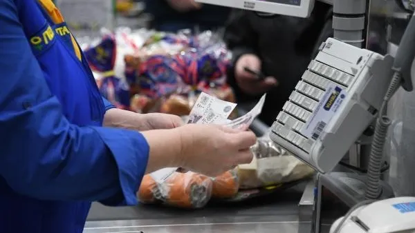 Мимо кассы. Продавщицу с сообщниками задержали за кражу в Балашихе