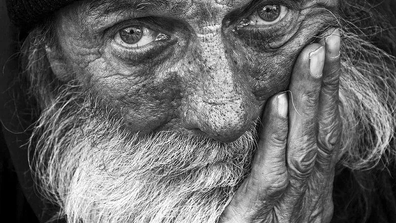 Жители Дубны пытаются помочь доброму бродяге, живущему на железнодорожной станции