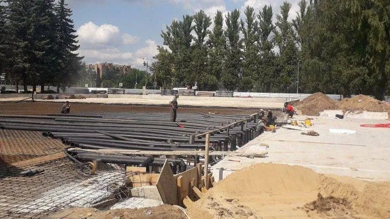 Благоустройство зоны отдыха у фонтана выполнили уже на 25% в подмосковном Пущино