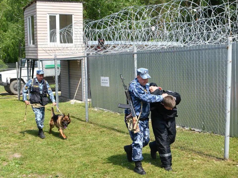 Превентивные меры: почему эксперты сомневаются в правомерности новых норм конвоирования заключенных