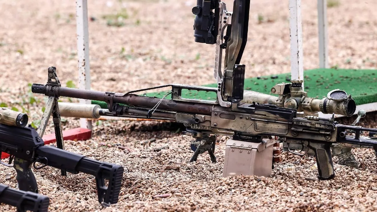 Мужчина по просьбе знакомых выстрелил из ракетницы во дворе Кузбасса