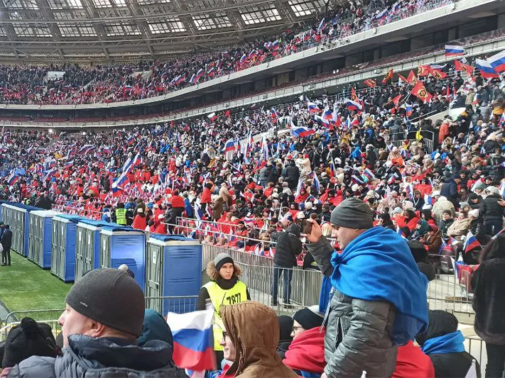 К Путину из Питера: зрители концерта рассказали, зачем посетили «Лужники»