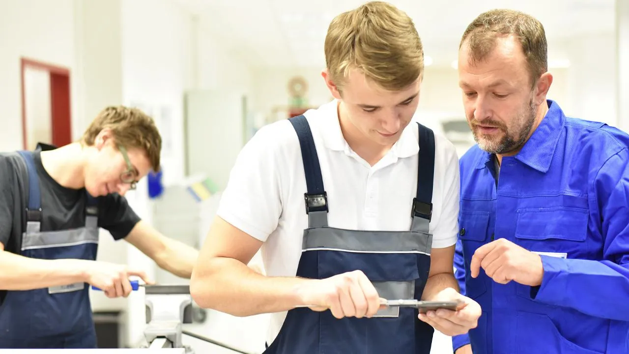 istockphoto.com/industryview