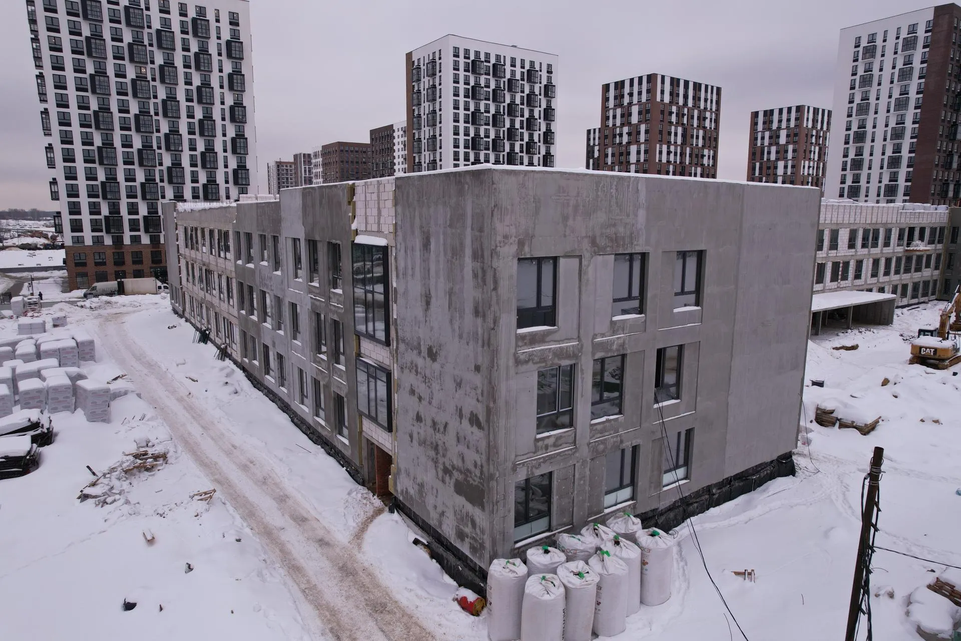 Школа в ЖК «Пригород Лесное». Съемка с коптера/стрингеры РИАМО