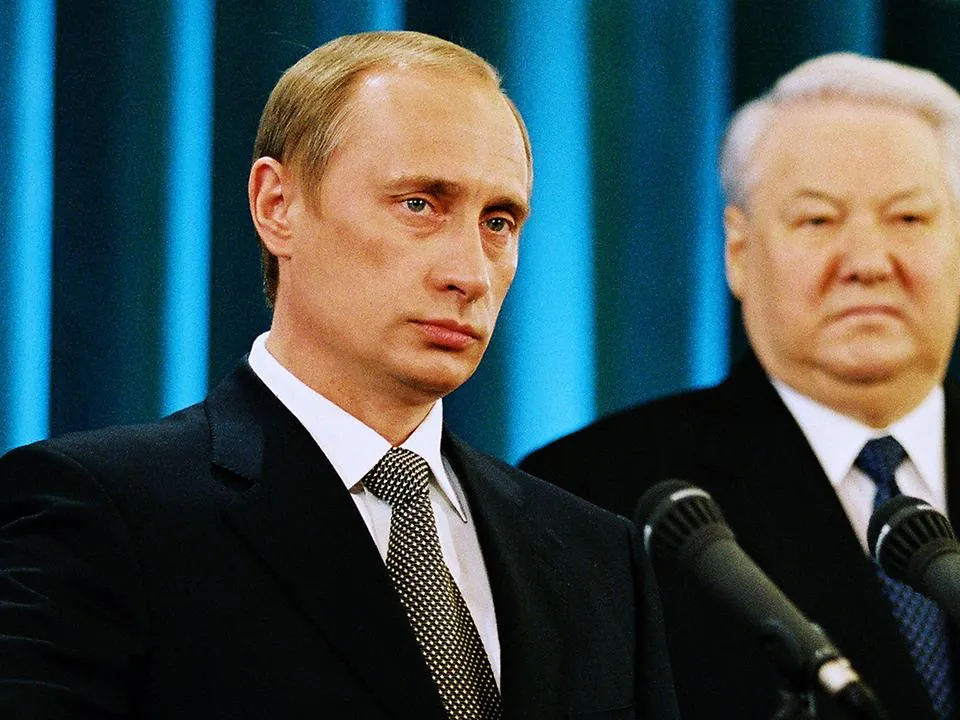Служба в КГБ, мэрия Санкт-Петербурга и ФСБ: путь Владимира Путина до первой инаугурации президента 25 лет назад