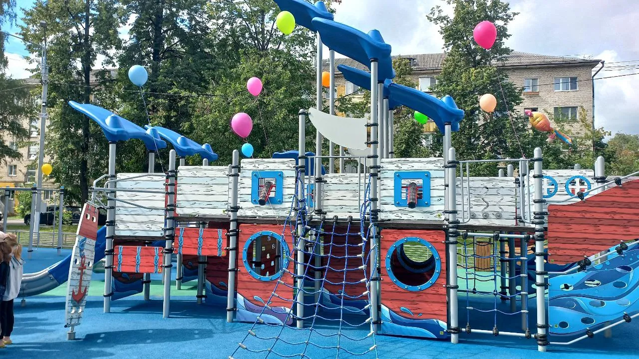 Микрорайон на улице Победы с детской площадкой. Фото: REGIONS/Олег Книжник