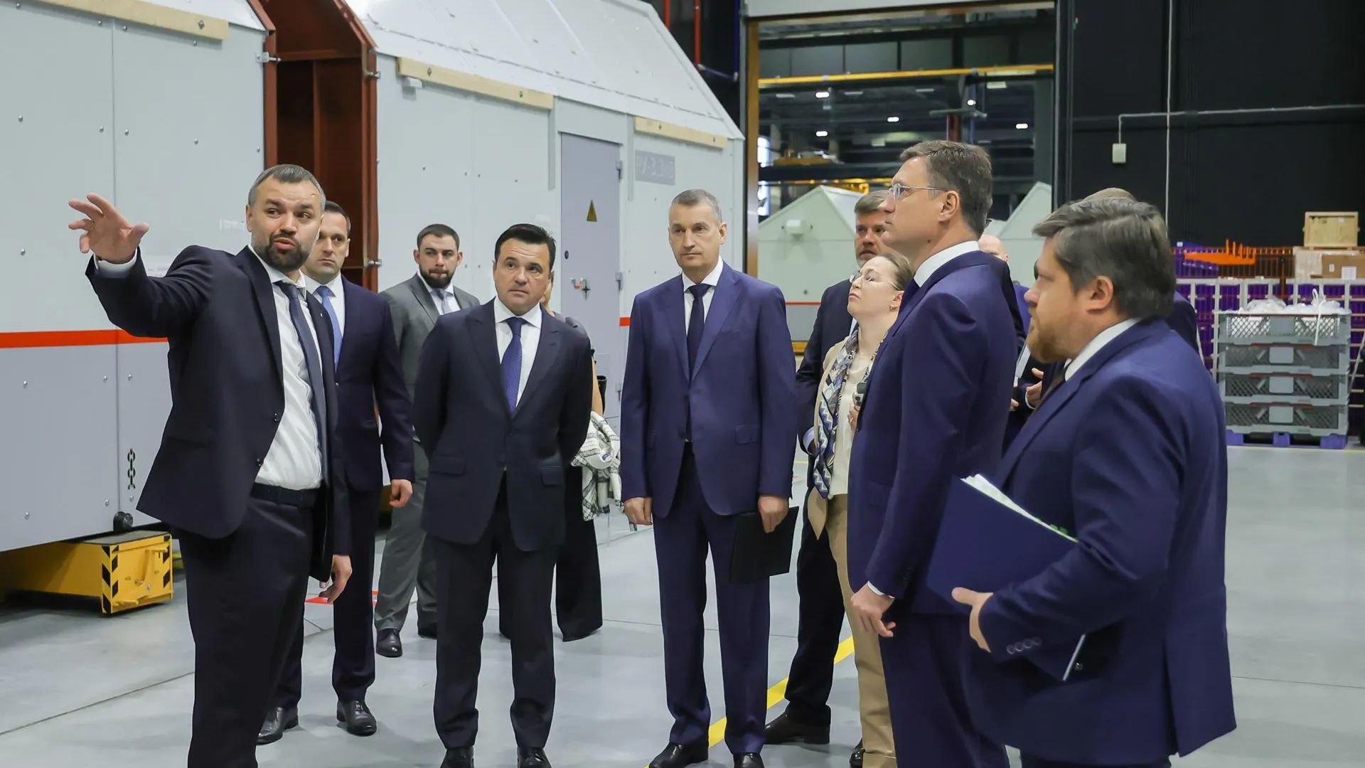 Воробьев и Новак посетили производство «Ядро Фаб Дубна» и компанию «Энкор» в рамках Международного форума ОЭЗ в Дубне