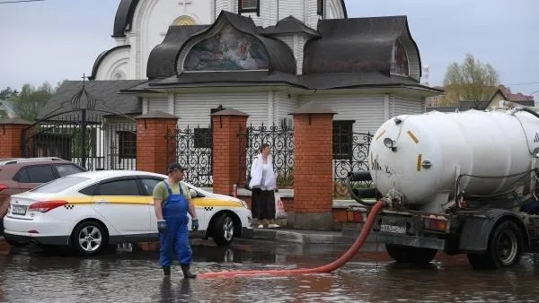 Воробьев: службы ЖКХ, дорожники и МЧС заняты ликвидацией последствий сильных дождей