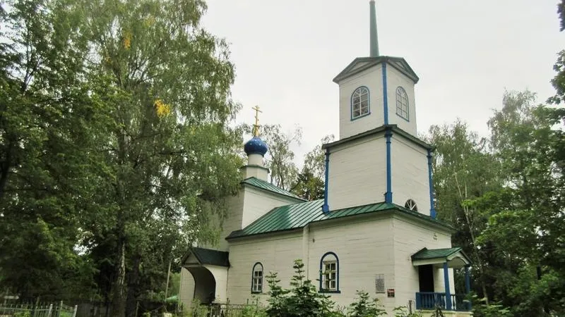 Деревянный храм в Троицком