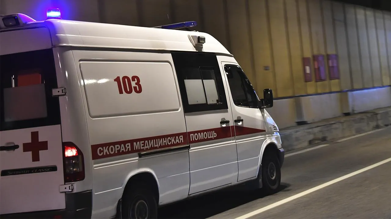 «Унесенные ветром»: детскую площадку вместе с ребенком сорвало в Казахстане