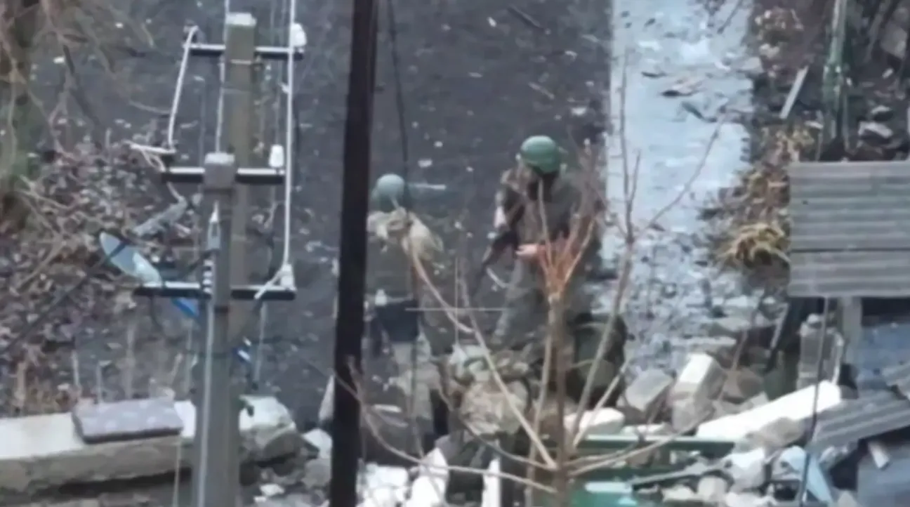 Военнослужащие ВС России при зачистке Курахово