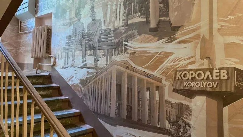 Подъезд дома в Королеве стал уникальным арт-объектом