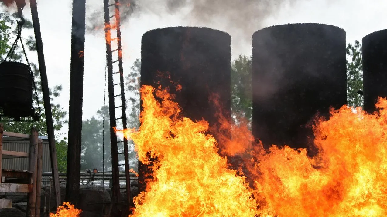 В Краснодарском крае загорелся  резервуар с нефтепродуктами