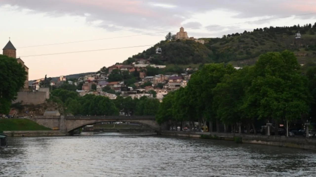 Поток российских туристов в Грузию вырос в два с лишним раза