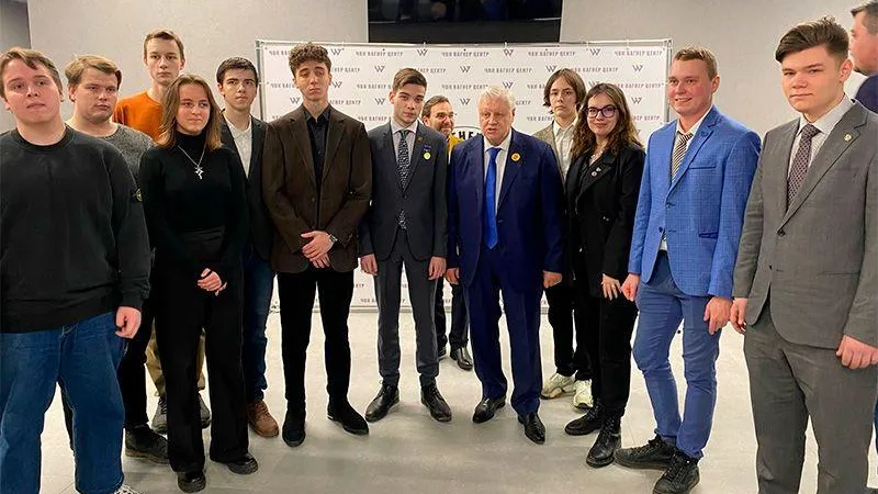 Выяснилось, чем занимается молодежь в клубе «Вагнеренок»