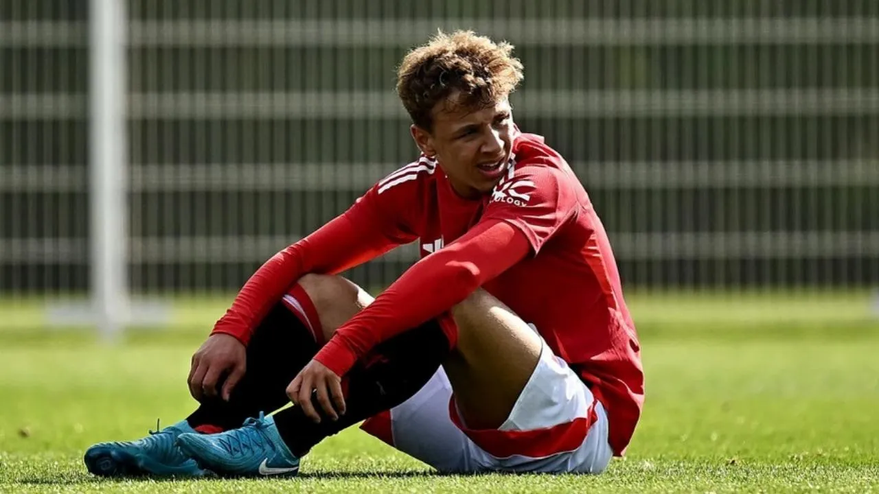 СМИ сообщили о получении российского гражданства футболистом «МЮ» Ибрагимовым: почему этому нельзя верить