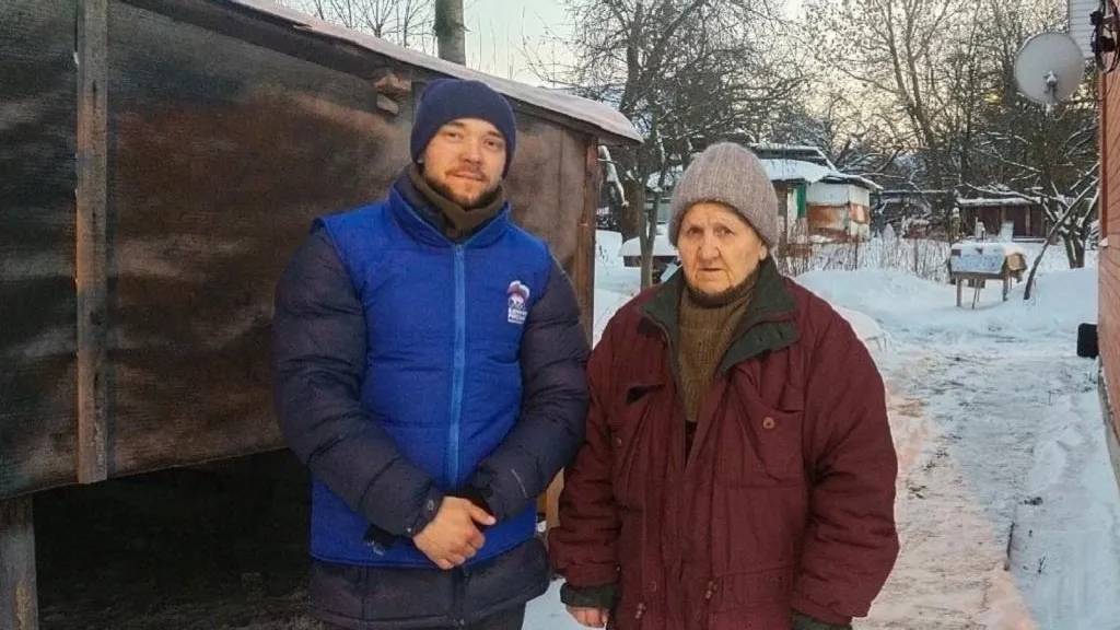 Активисты каширского отделения «Молодая гвардия» продолжают помогать пенсионерам