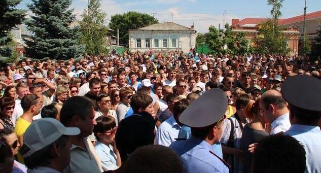 Жители села под Саратовом потребовали высылки цыган после гибели мальчика в ДТП