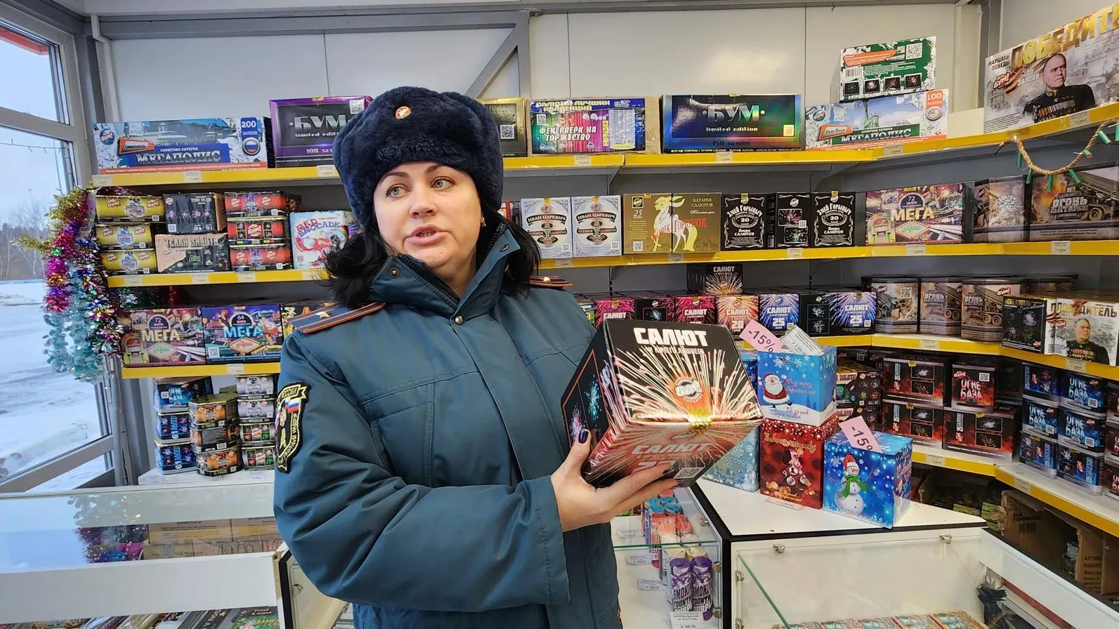 Сотрудники МЧС в подмосковном Домодедове рассказали, как безопасно пользоваться пиротехникой