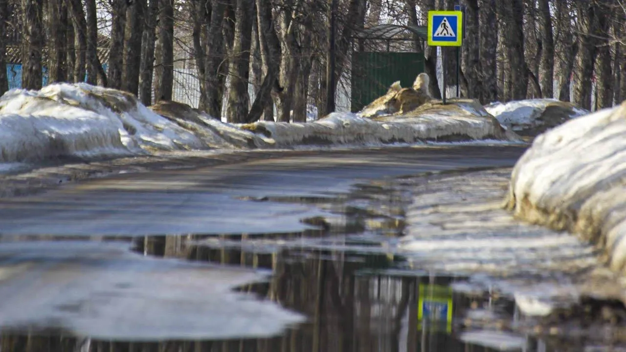 Ремонт не на века: кемеровчане заметили, что новые дороги быстро покрываются ямами