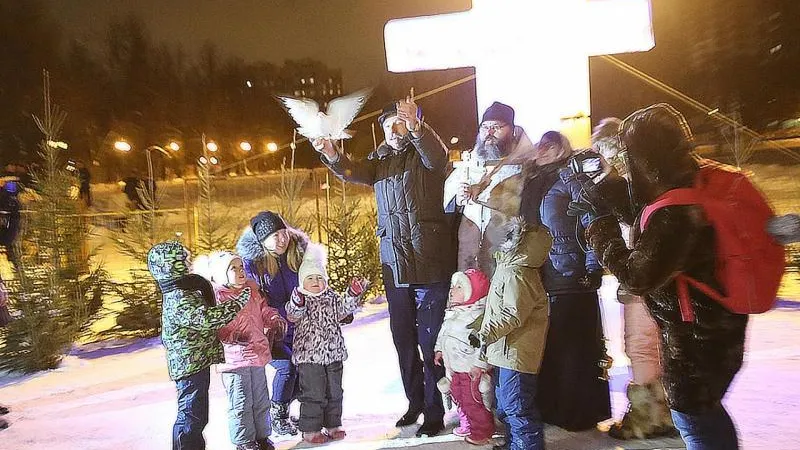 Десять тысяч человек приняли участие в крещенских купаниях в Люберцах