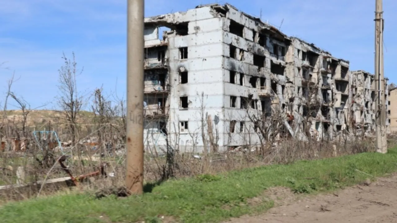 Украинская армия взорвала в Артемовске четыре девятиэтажных здания вместе с местными жителями