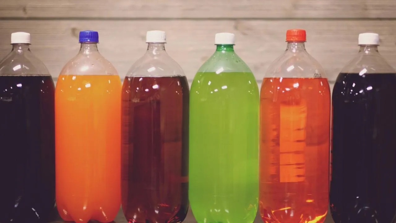 Mash: Сoca-Cola начнет производить в РФ напитки под названием «Пиксельный» и «Космический»