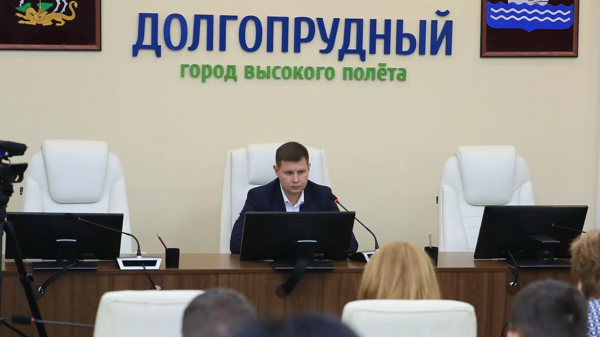 На оперативном совещании с главой Долгопрудного обсудили строительство школ и отопление
