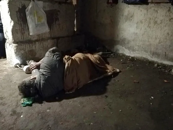 Парализованного бездомного нашли в подвале многоэтажки в Сергиевом Посаде
