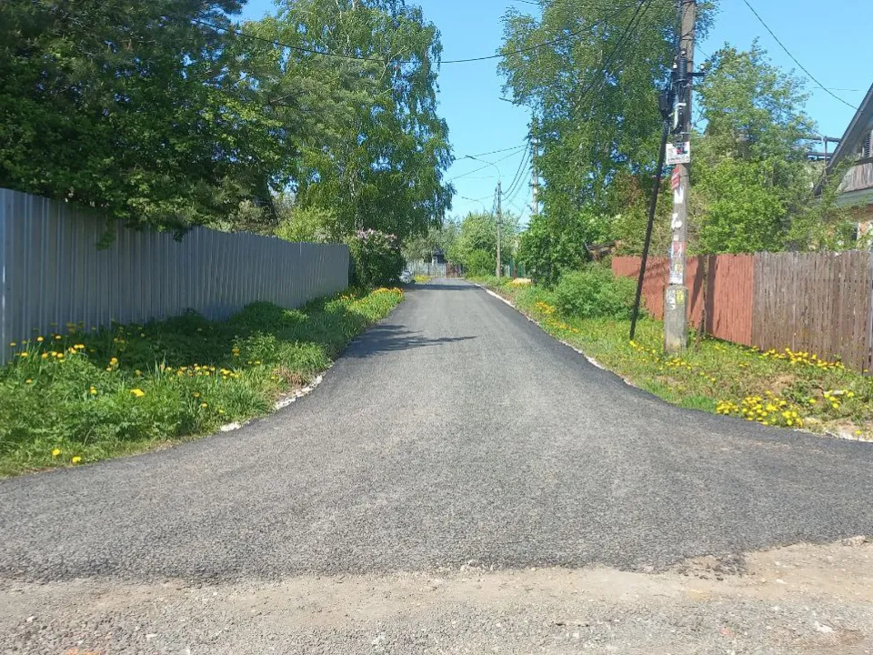 Новый асфальт на улице Металлургов. Фото: REGIONS/Олег Книжник