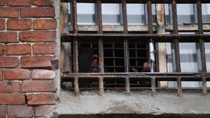 К 16 годам колонии приговорили мужчину, который зарезал знакомую и ранил двоих человек в Подмосковье
