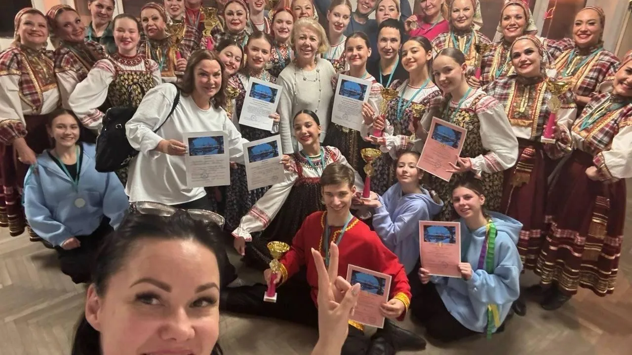 Руководитель ансамбля Вера Исхакова (слева). Фото: Дом культуры «Октябрь»