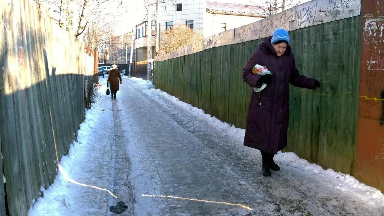 В Подмосковье до 9 декабря продлили предупреждение о гололедице