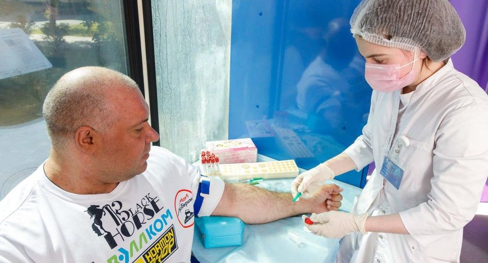 Силач по прозвищу Русский Халк прошел диспансеризацию в парке Люберец