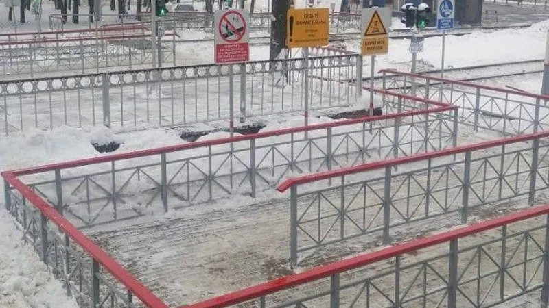 В Новопетровском построили пешеходный переход через железную дорогу