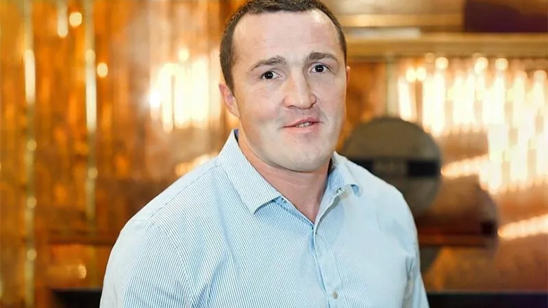 Боксер Денис Лебедев подарил подмосковному храму 23 л меда