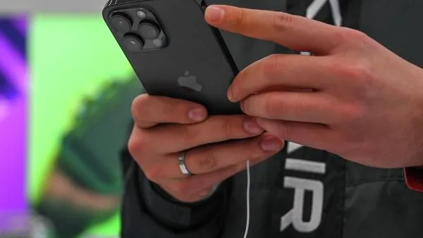 Депутат Хинштейн рассказал о вероятности запрета пользования iPhone в России