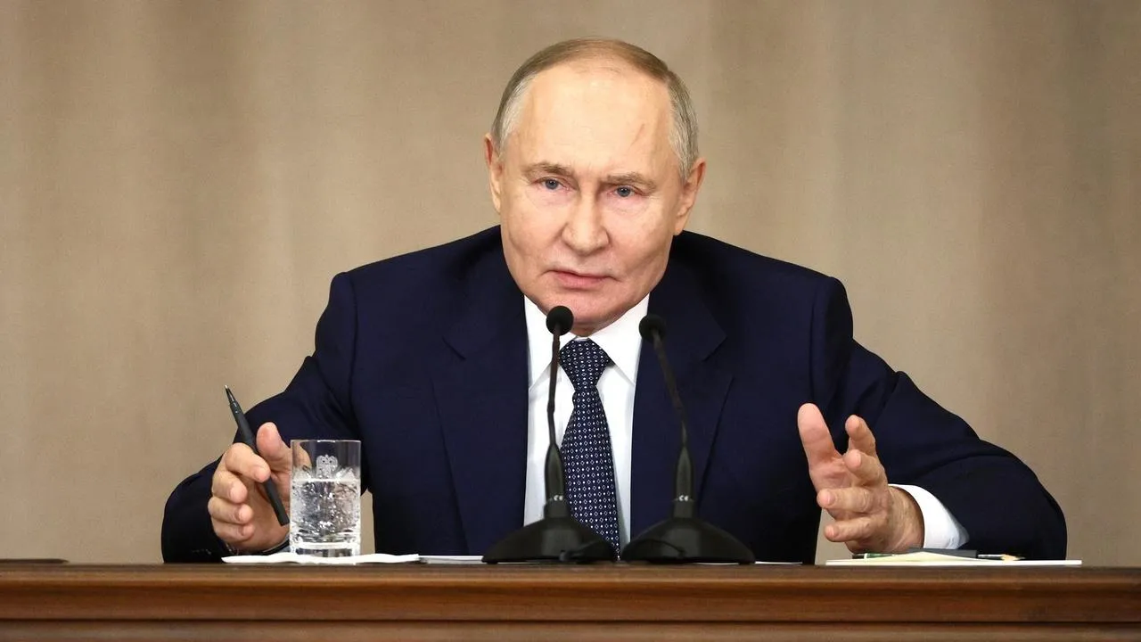 Путин поручил продолжать гуманизацию уголовного законодательства