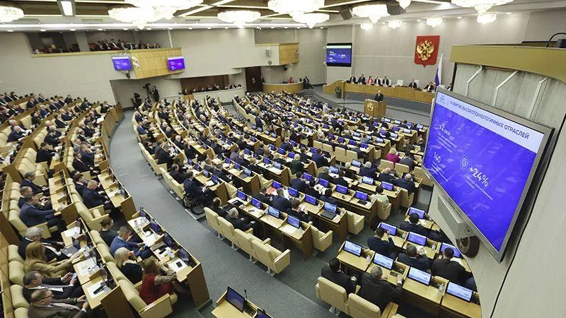 Госдума поддержала инициативу отправлять на СВО осужденных за дискредитацию ВС РФ