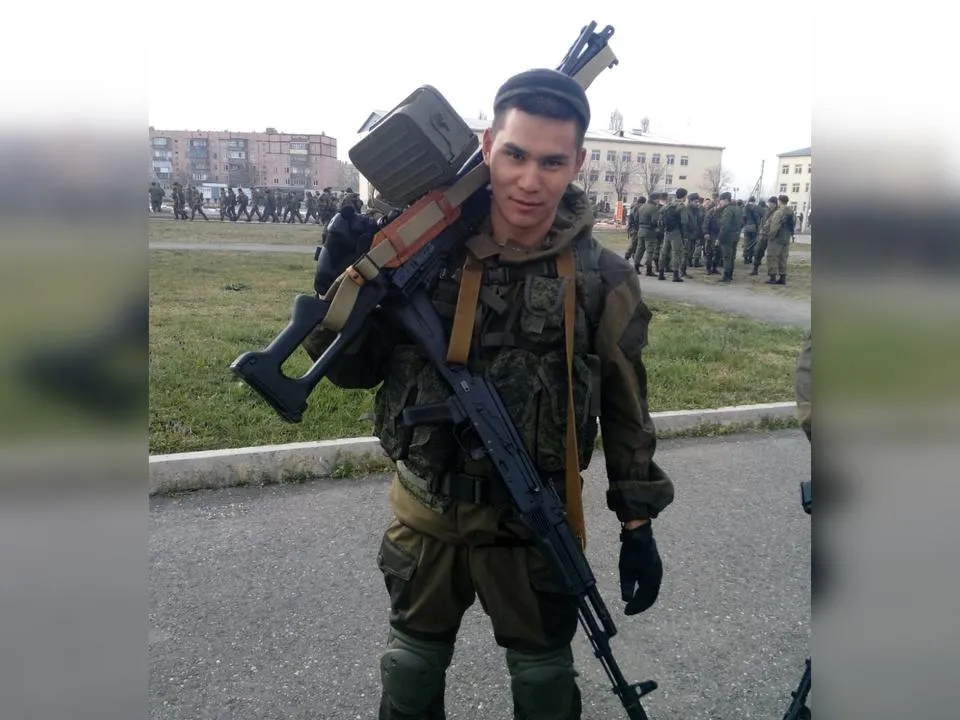 «Пошли вытаскивать, и в окоп прилетел снаряд»: разведчик не вернулся с задания