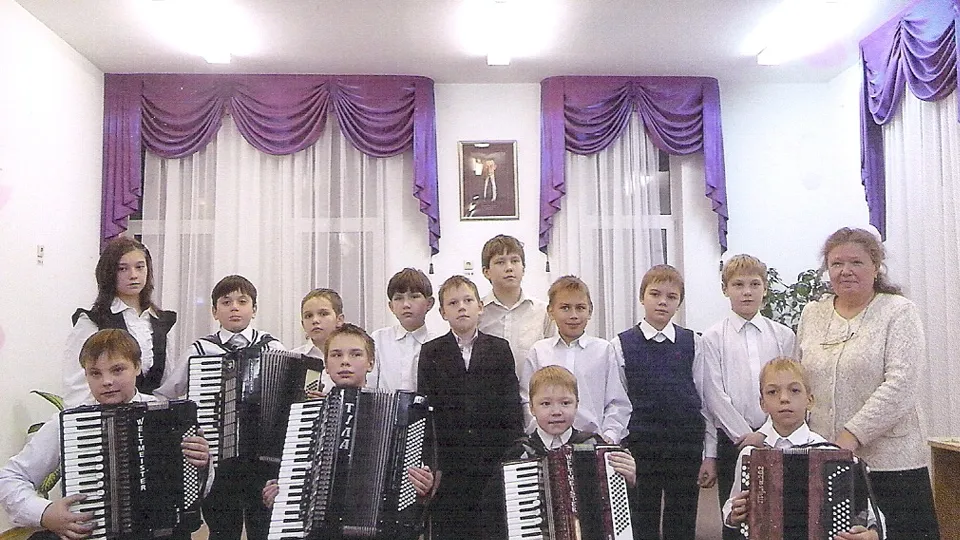 «Человек года - 2022» Любовь Чурина (справа) Фото: МУДО «ДМХШ «Алые паруса»